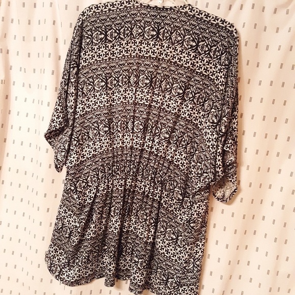 Bobeau Black White Multi Print Kimono size Small - Picture 2 of 8